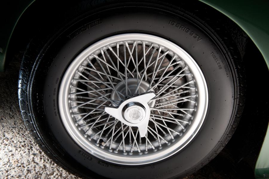 Колеса Aston Martin DB4 (DB4/355/R) 1960 года  (фото 3 из 20)